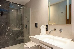 Melpo Antia Hotel & Suites