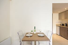 Melpo Antia Hotel & Suites