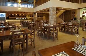 Melpo Antia Hotel & Suites