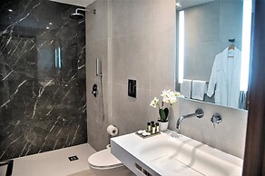 Melpo Antia Hotel & Suites