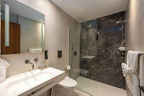 Melpo Antia Hotel & Suites