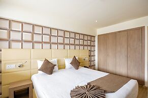 Melpo Antia Hotel & Suites