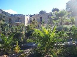 Akros Oreon Green Small Hotel