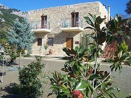 Akros Oreon Green Small Hotel