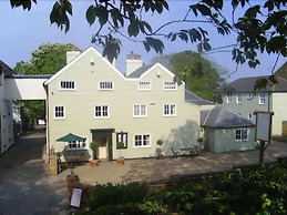 The White Cliffs Hotel