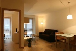 Aparthotel Lacroma