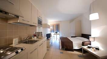 Aparthotel Lacroma