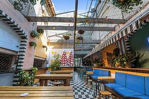 Hotel Harry, Ascend Hotel Collection