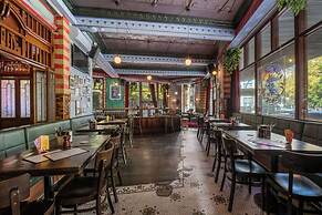 Hotel Harry, Ascend Hotel Collection