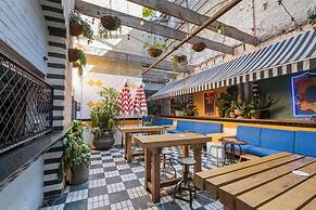 Hotel Harry, Ascend Hotel Collection