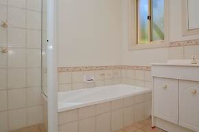 Madigan Wine Country Cottages