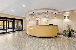 Comfort Suites