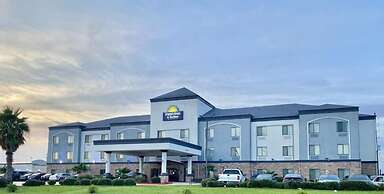 Days Inn & Suites by Wyndham Houston / West Energy Corridor