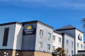 Days Inn & Suites by Wyndham Houston / West Energy Corridor