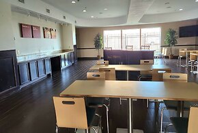 Days Inn & Suites by Wyndham Houston / West Energy Corridor