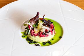 Meriton Old Town Garden Hotel