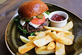 Meriton Old Town Garden Hotel