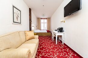 Meriton Old Town Garden Hotel