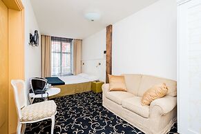 Meriton Old Town Garden Hotel