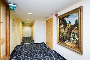 Meriton Old Town Garden Hotel