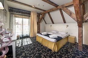 Meriton Old Town Garden Hotel