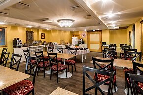 Meriton Old Town Garden Hotel