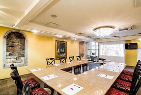 Meriton Old Town Garden Hotel