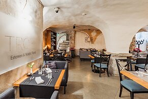 Meriton Old Town Garden Hotel