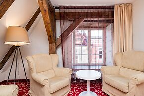 Meriton Old Town Garden Hotel