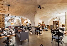 Meriton Old Town Garden Hotel