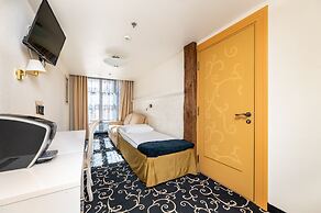 Meriton Old Town Garden Hotel