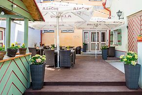 Meriton Old Town Garden Hotel