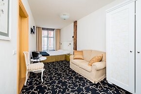 Meriton Old Town Garden Hotel