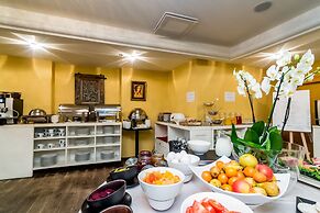 Meriton Old Town Garden Hotel