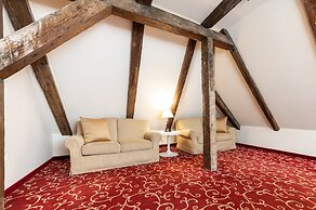 Meriton Old Town Garden Hotel