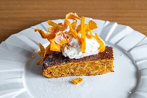 Meriton Old Town Garden Hotel