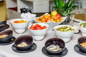 Meriton Old Town Garden Hotel