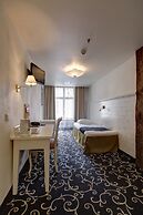 Meriton Old Town Garden Hotel