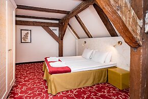 Meriton Old Town Garden Hotel