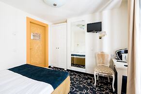 Meriton Old Town Garden Hotel