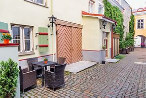 Meriton Old Town Garden Hotel