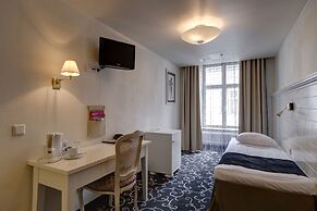 Meriton Old Town Garden Hotel