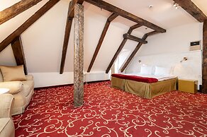 Meriton Old Town Garden Hotel