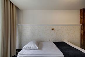 Meriton Old Town Garden Hotel