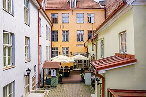 Meriton Old Town Garden Hotel