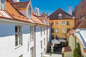 Meriton Old Town Garden Hotel