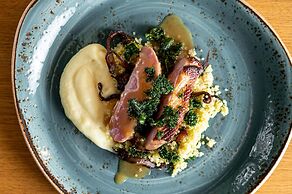 Meriton Old Town Garden Hotel