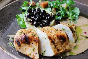 Meriton Old Town Garden Hotel