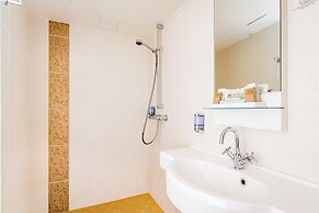 Meriton Old Town Garden Hotel