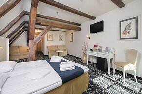 Meriton Old Town Garden Hotel